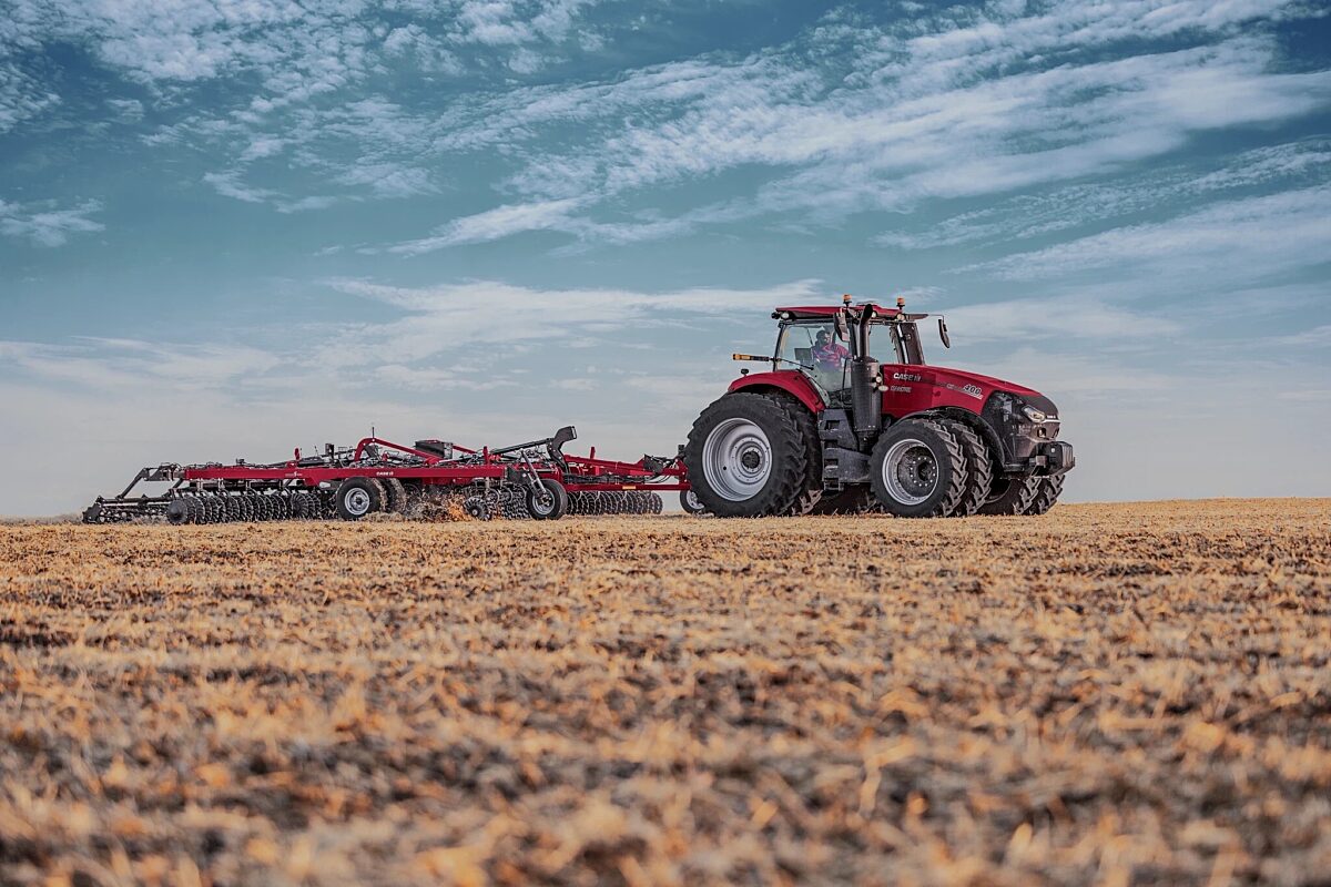 AFBF Signs Right to Repair MOU with Case IH and New Holland